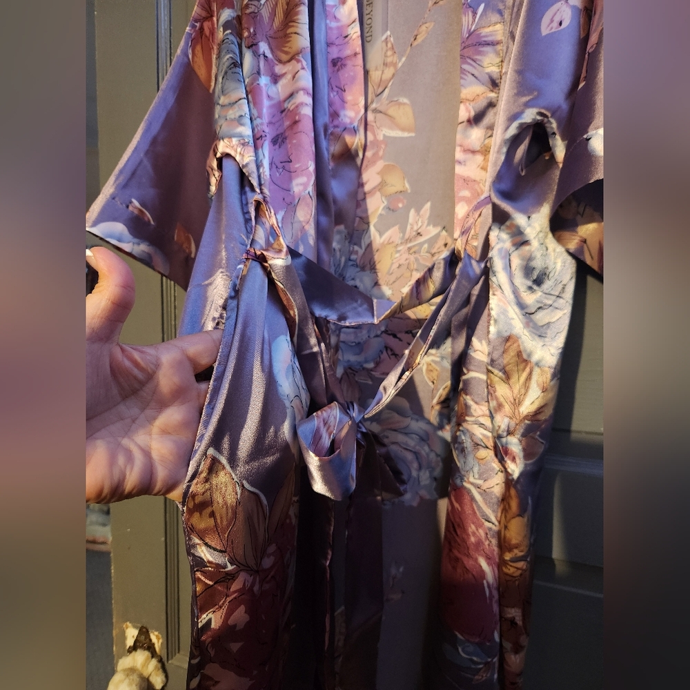 NWT Floral Kimono Robe - Picture 7 of 11